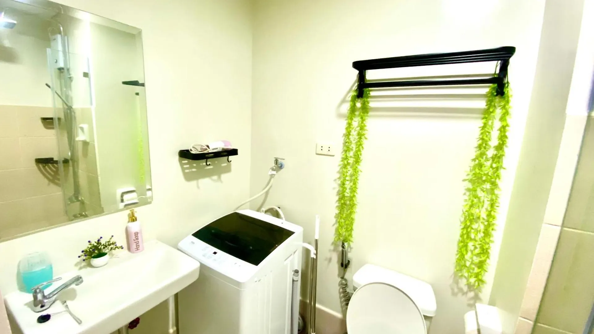 Cozy Blossom Near Naia Aparthotel Paranaque City